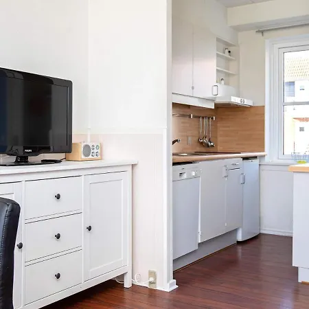 6 Person On A In * Borre