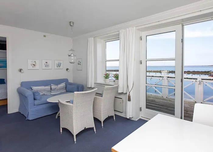 6 Person On A In * Borre